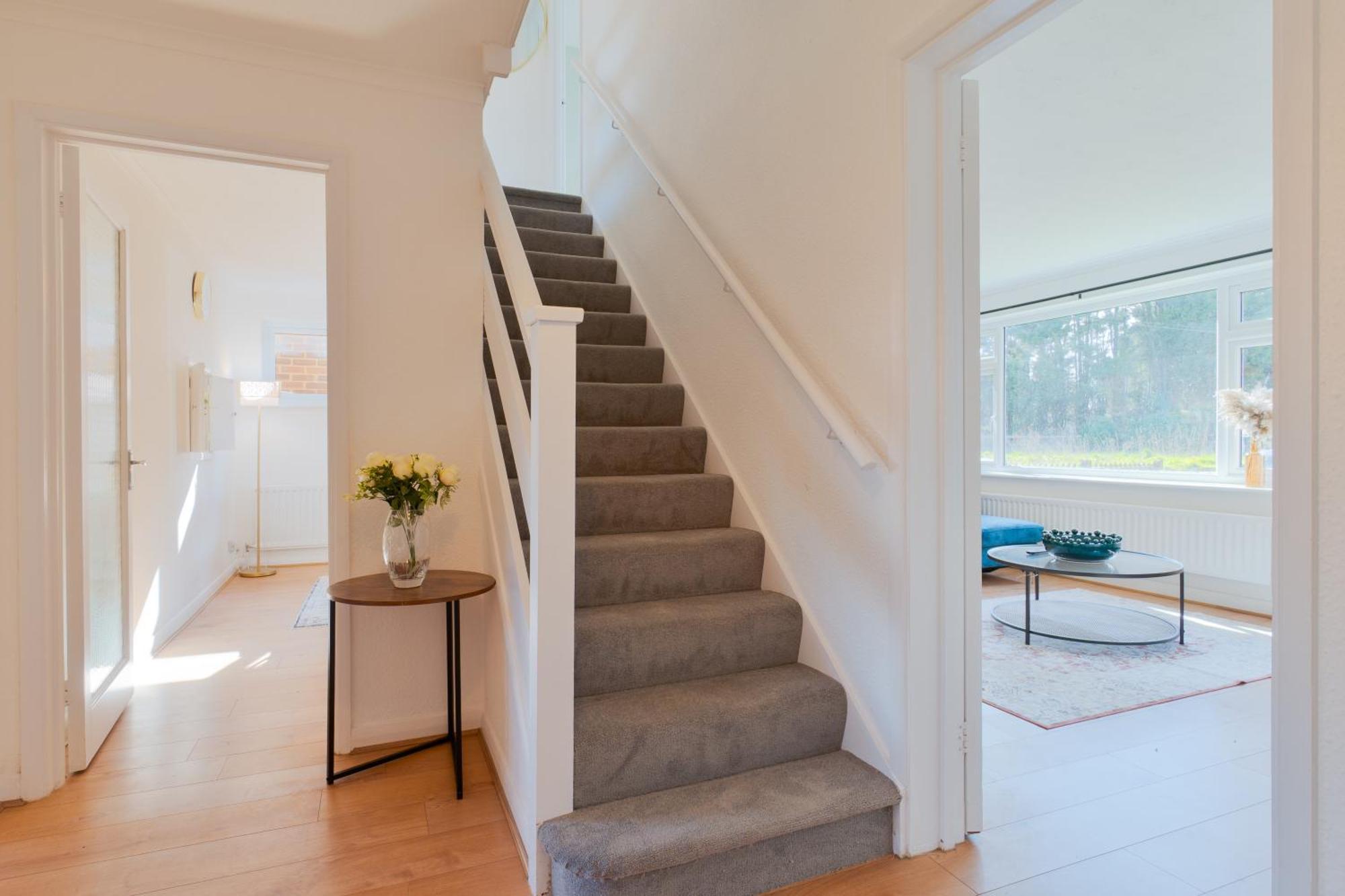 Stylish 4 Bedroom Spacious Retreat With Parking - Sleeps 10 - Families & Contractors Cantorbéry Extérieur photo